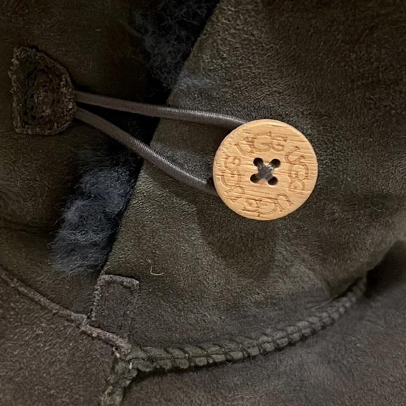 UGG Boots - Picture 4 of 9